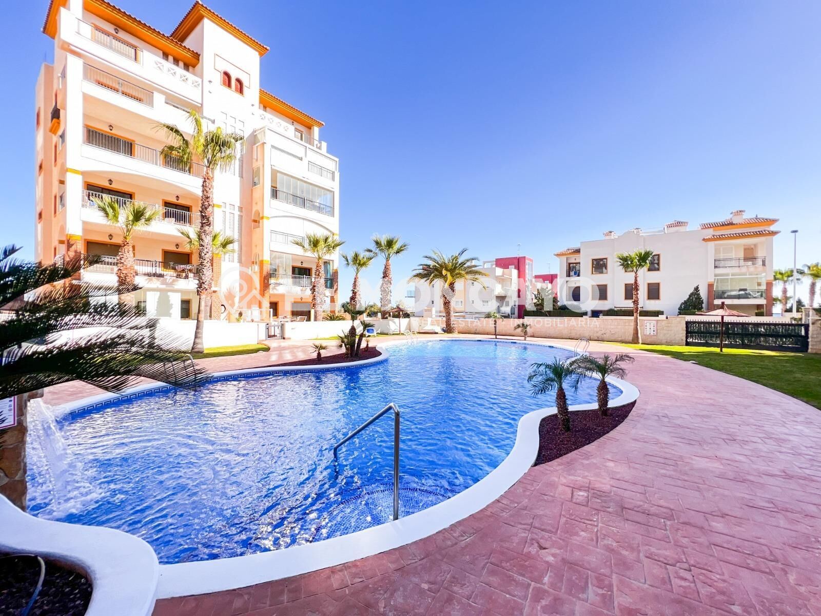 Vista exterior de Apartament en venda en Guardamar del Segura amb Aire condicionat, Calefacció i Jardí privat