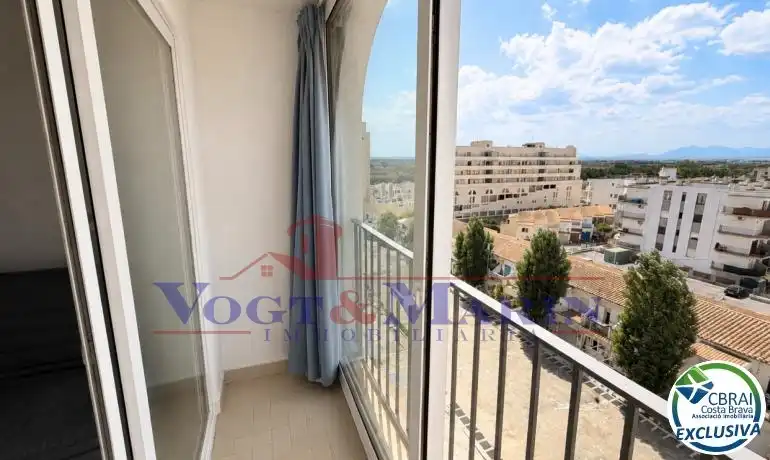 Apartament amb ascensor en venda a Carrer Muga-Delta