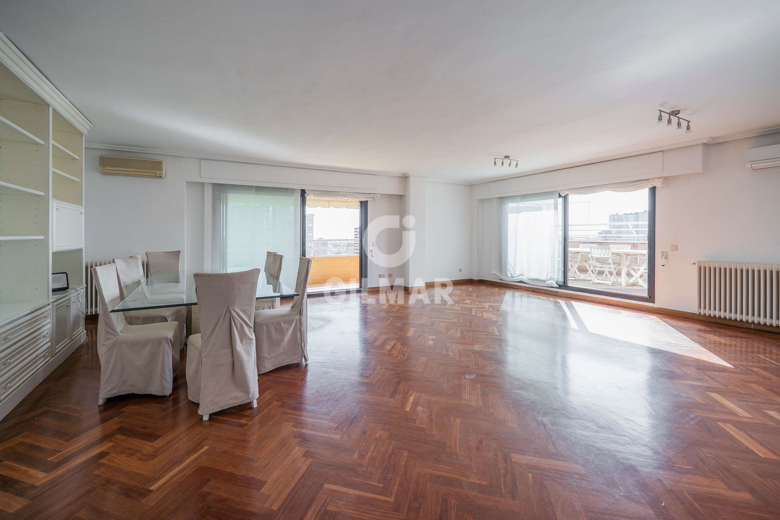 Living room of Attic for sale in  Madrid Capital  with Heating, Private garden and Swimming Pool