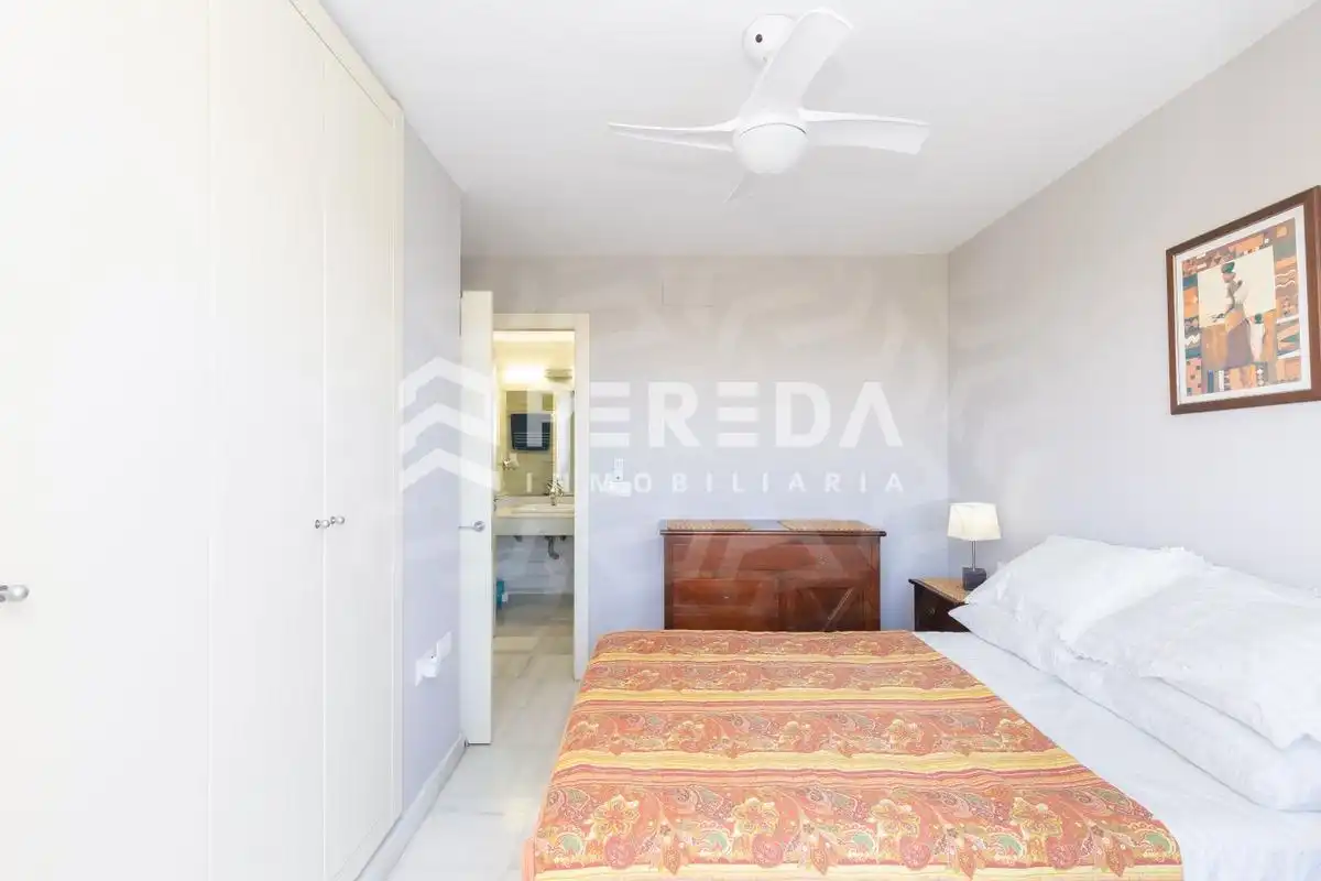 Schlafzimmer von Dachboden zum Verkauf in Roquetas de Mar mit Privatgarten, Terrasse und Abstellraum