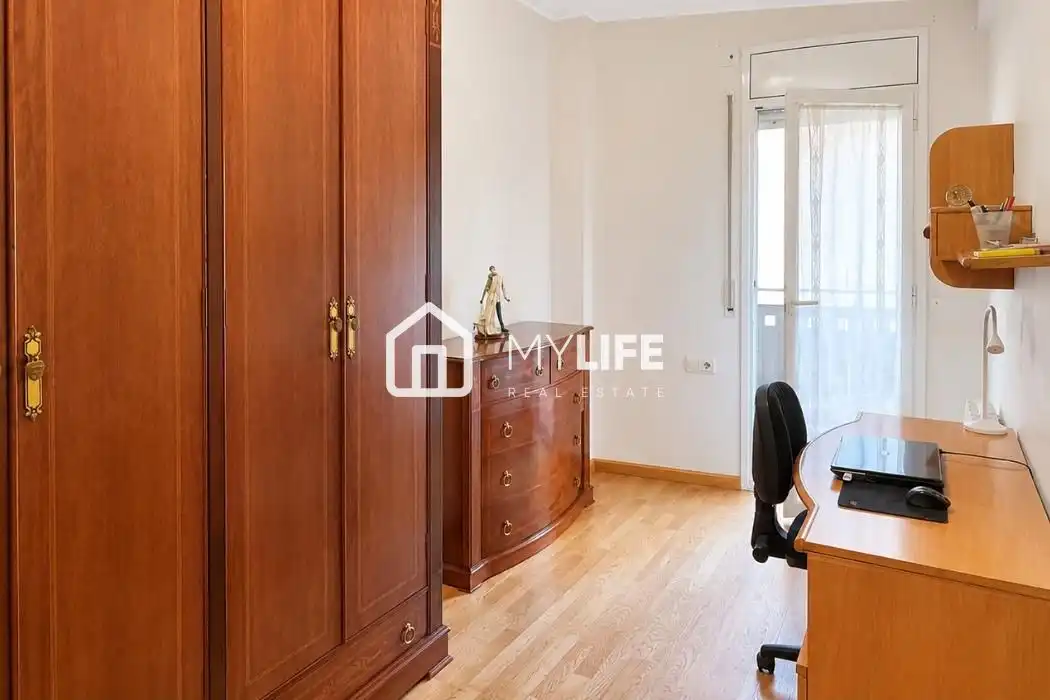 Bedroom of Attic for sale in Barcelona  with Air Conditioner, Heating and Parquet flooring