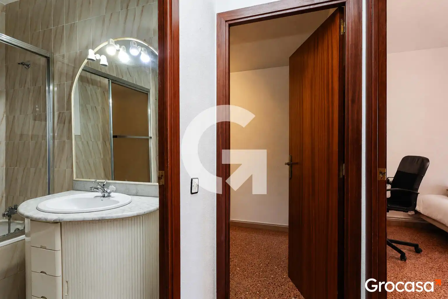 Bathroom of Flat for sale in El Prat de Llobregat  with Air Conditioner, Heating and Oven