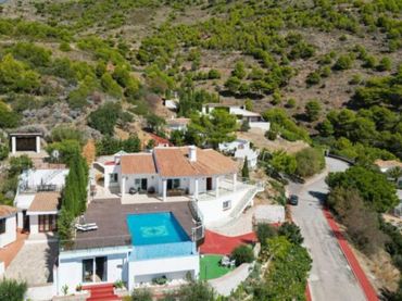 Haus mit Pool zum Verkauf in El Faro de Calaburra - Chaparral