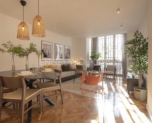 Sala d'estar de Apartament de lloguer en  Madrid Capital amb Aire condicionat, Calefacció i Parquet