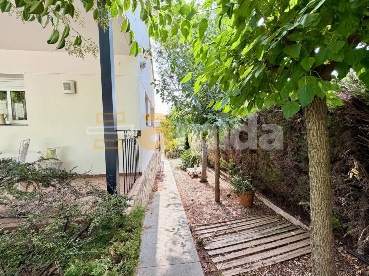 Vista exterior de Casa o xalet en venda en Sabadell amb Aire condicionat, Calefacció i Jardí privat