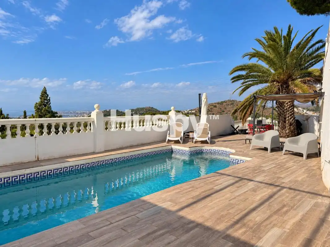 Detached house with terrace for sale in Calle Chopera