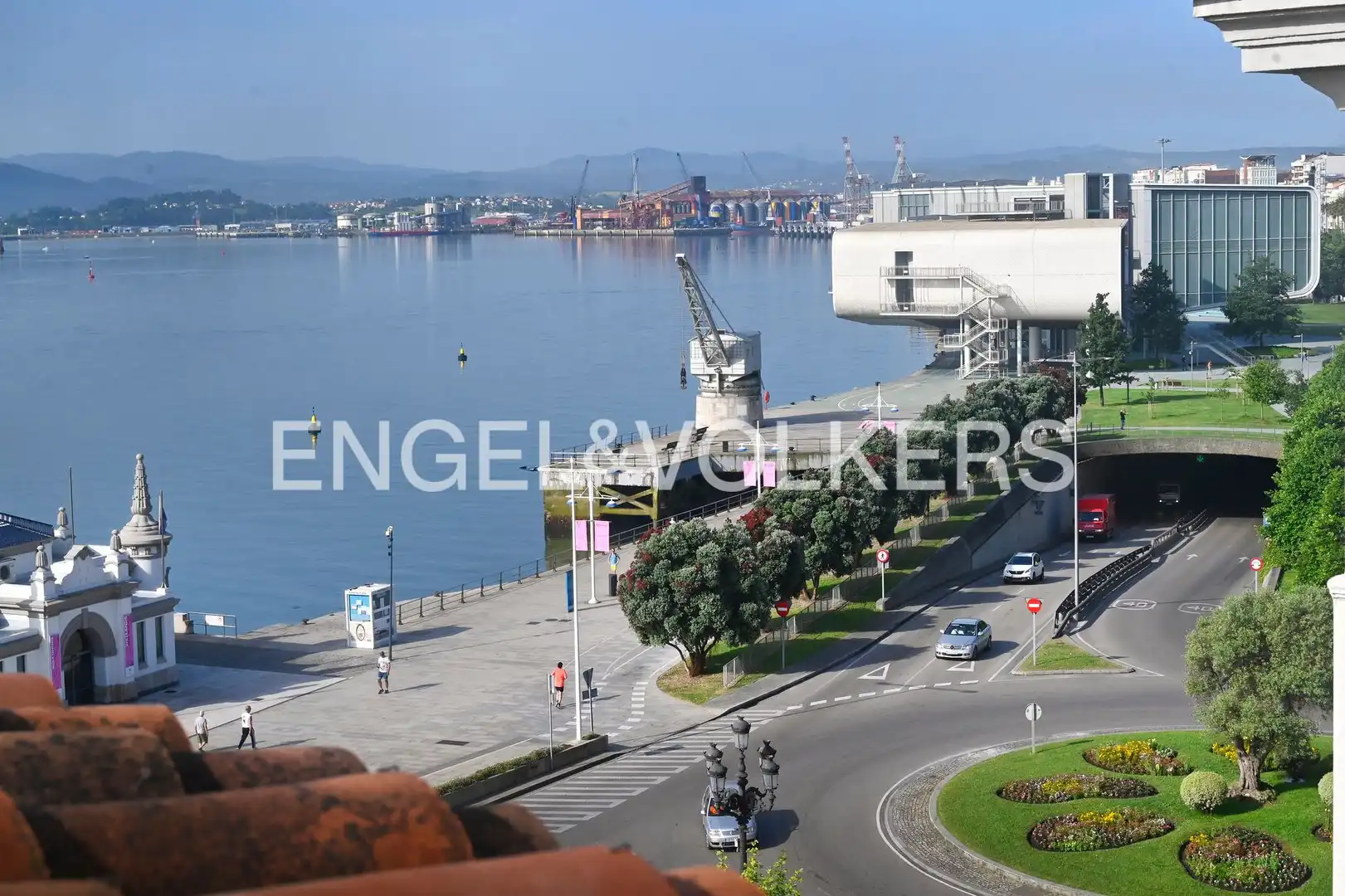 Außenansicht von Wohnung zur Miete in Santander mit Heizung