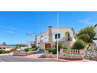 Casa con piscina en venta en Calle Irlanda