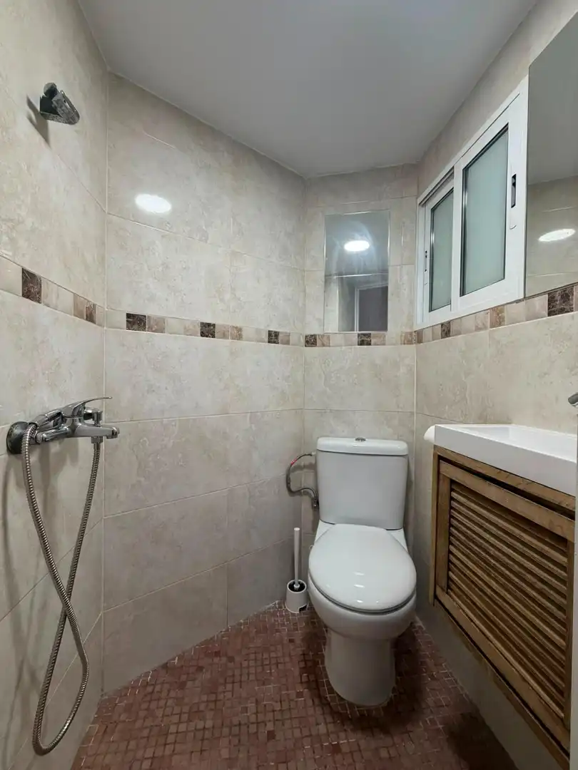 Baño de Planta baja de alquiler en Alicante / Alacant con Aire acondicionado, Calefacción y Amueblado