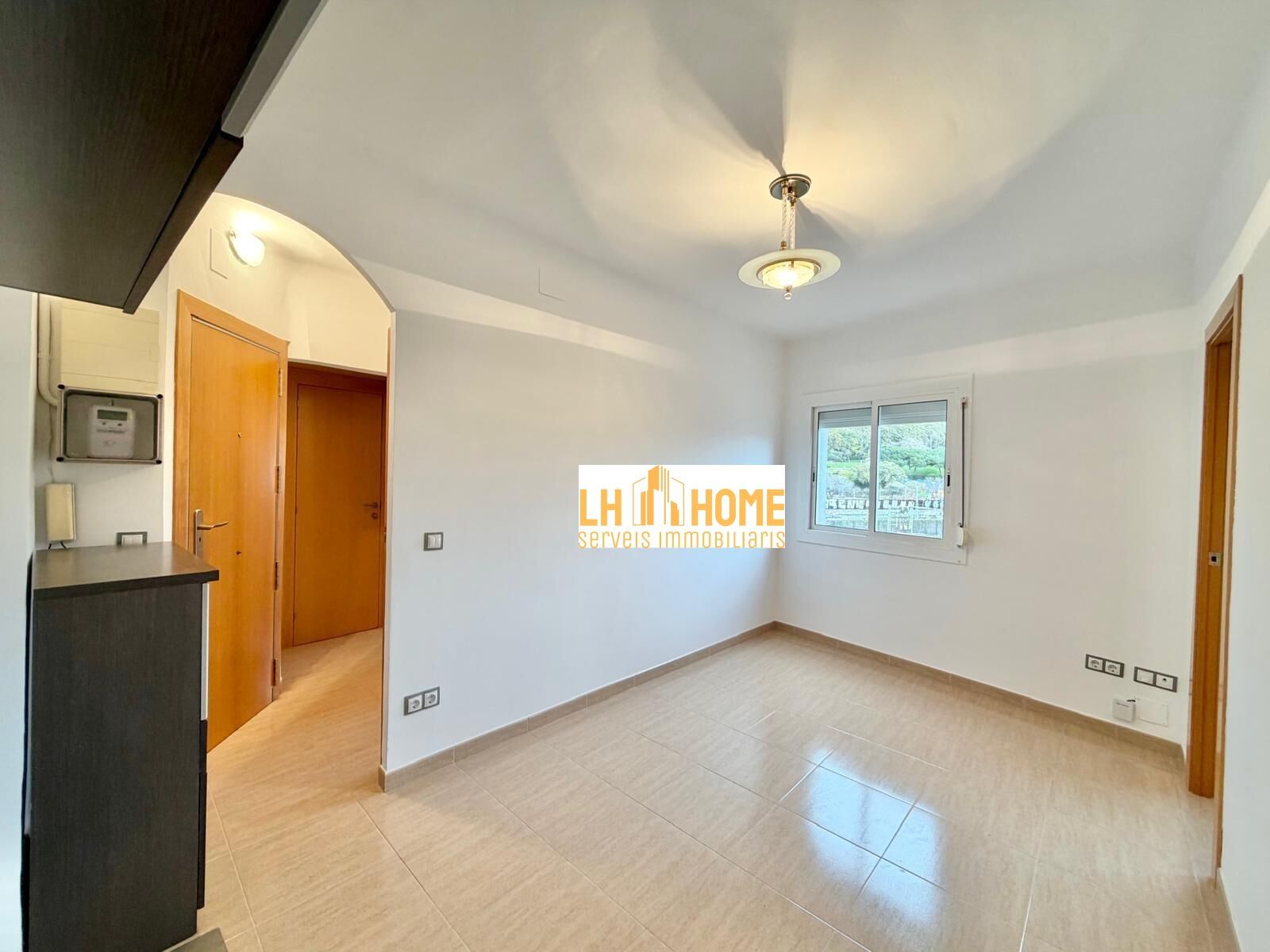 Vista exterior de Pis en venda en L'Hospitalet de Llobregat amb Aire condicionat