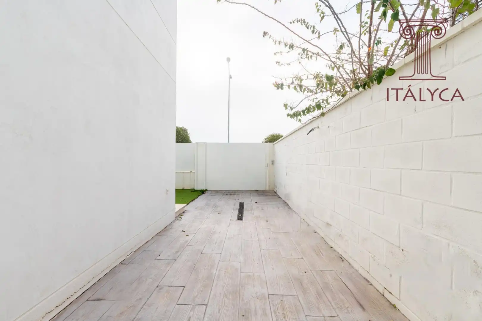 Exterior view of Detached homes for sale in Mairena del Aljarafe  with Heating, Private garden and Terrace
