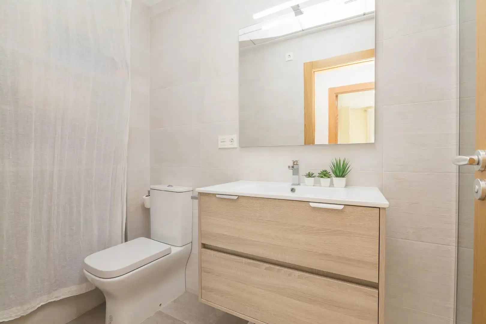 Bathroom of Flat for sale in Elche / Elx  with Air Conditioner, Heating and Storage room