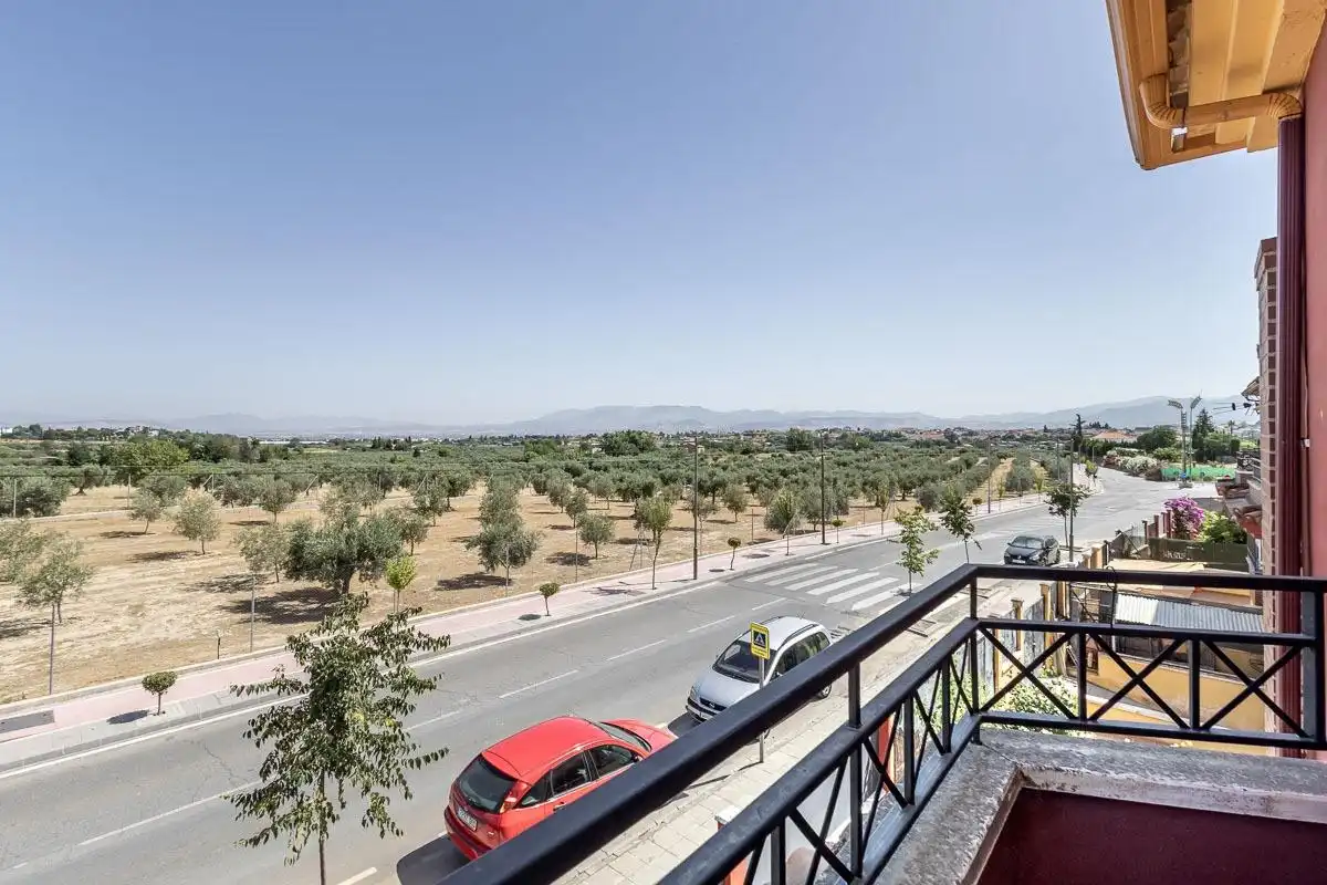 Vista exterior de Casa adosada en venda en Alhendín amb Aire condicionat, Calefacció i Jardí privat