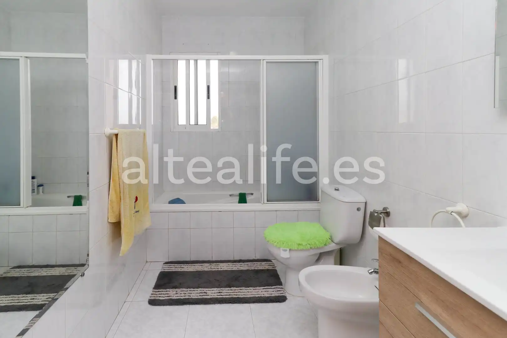 Bathroom of Houses for sale in L'Alfàs del Pi  with Air Conditioner, Private garden and Terrace