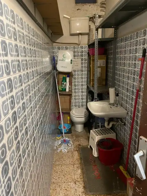 Badezimmer von Geschaftsraum zur Miete in Barcelona mit Klimaanlage