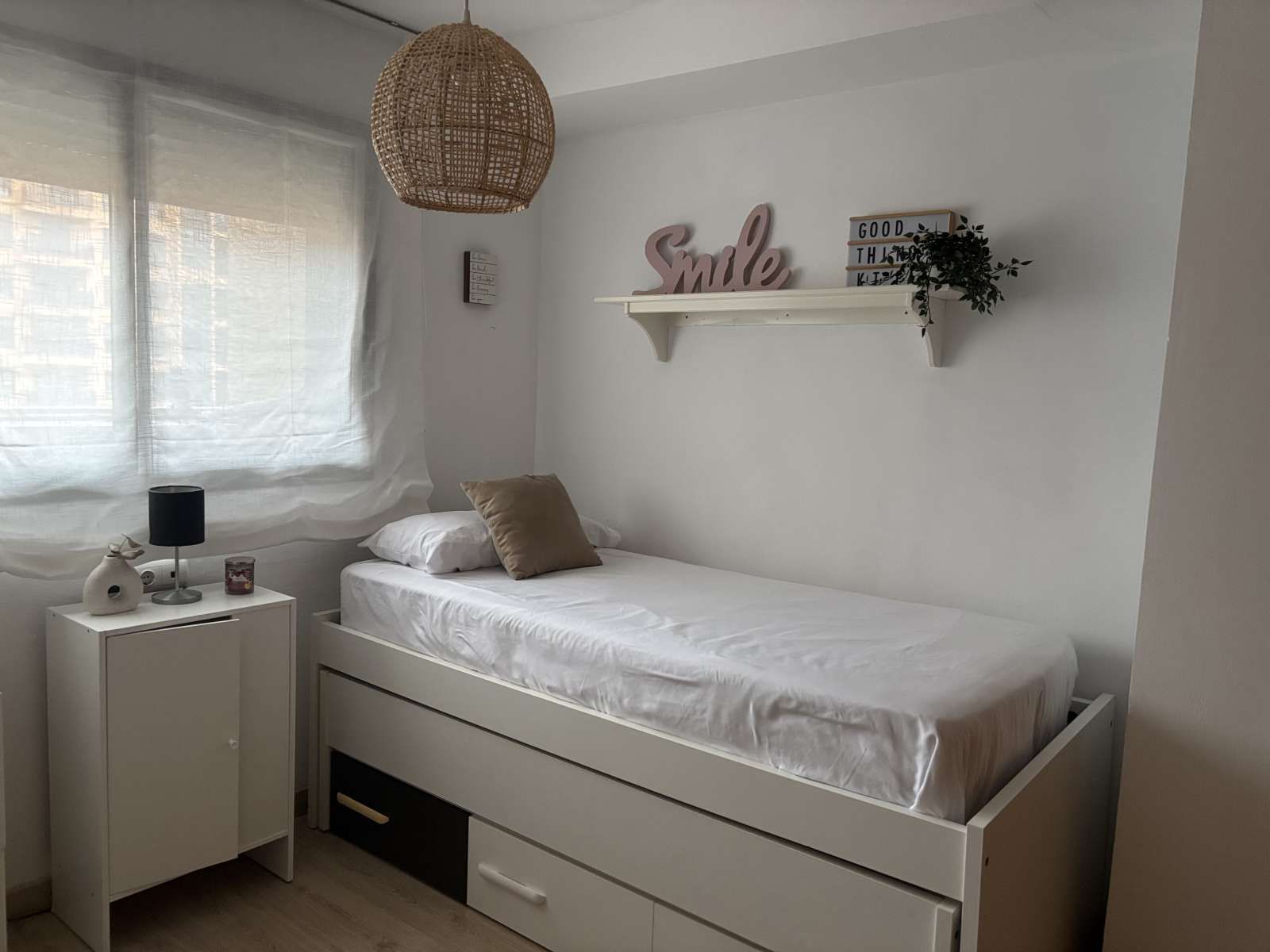 Dormitori de Pis per a compartir en  Valencia Capital amb Aire condicionat i Terrassa