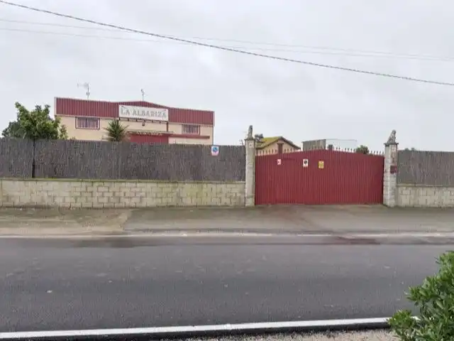 Vista exterior de Local en venda en Sanlúcar de Barrameda amb Aire condicionat