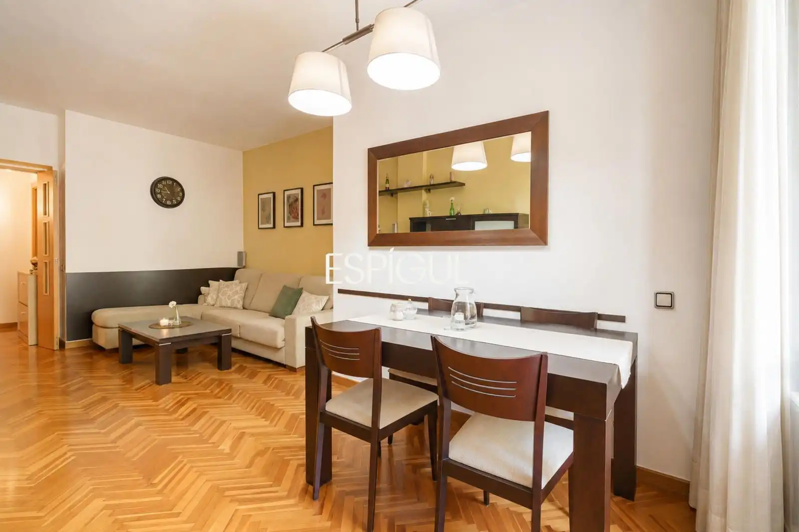 Wohnzimmer von Wohnung zum Verkauf in Barcelona mit Klimaanlage, Heizung und Parkett