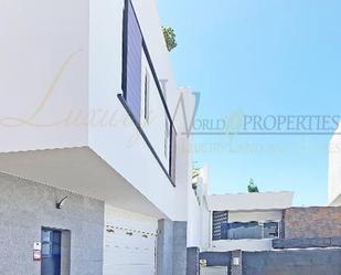 Vista exterior de Casa o xalet en venda en Granadilla de Abona amb Aire condicionat i Terrassa