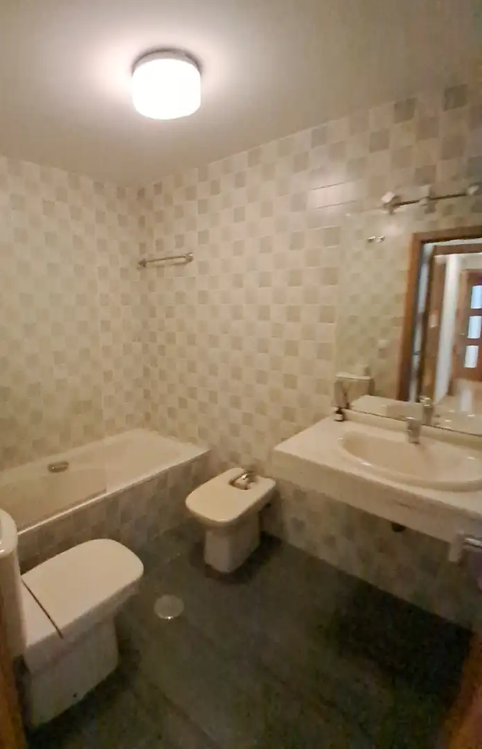 Bathroom of Flat for rent in Mairena del Aljarafe  with Air Conditioner and Community pool