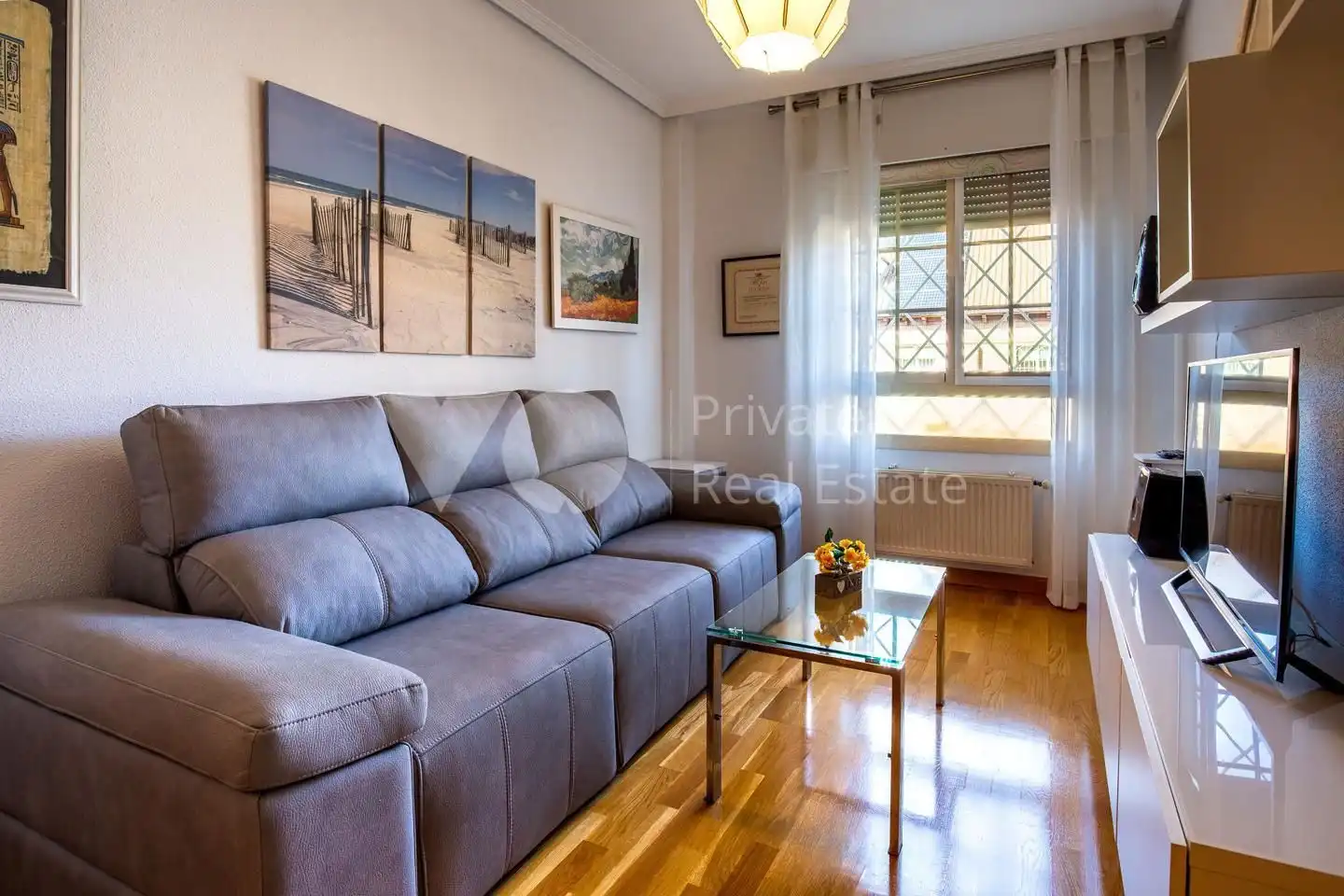 Sala d'estar de Casa adosada en venda en Majadahonda amb Aire condicionat, Calefacció i Jardí privat
