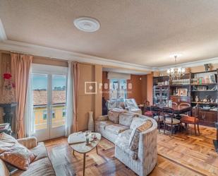 Living room of Flat for sale in  Madrid Capital  with Heating, Parquet flooring and Terrace