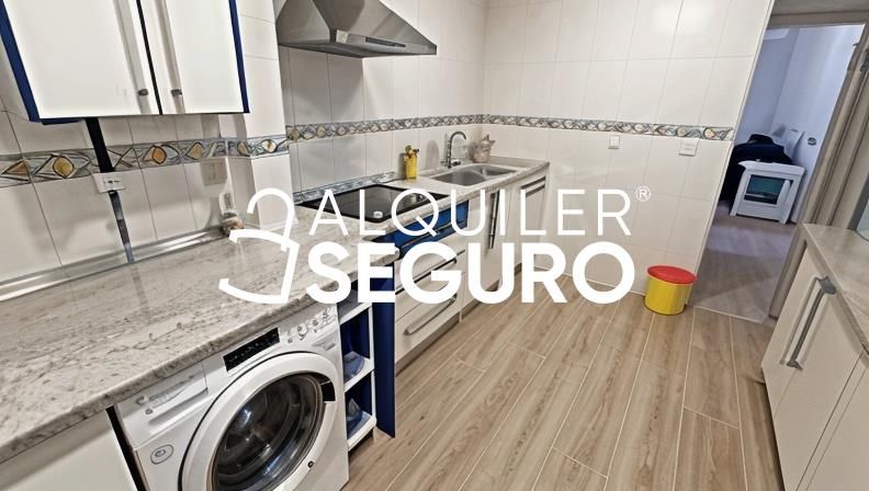 Kitchen of Flat to rent in  Sevilla Capital  with Air Conditioner and Furnished