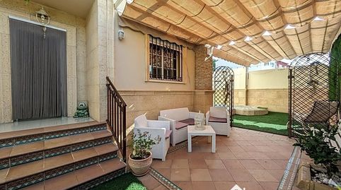 Fantástica casa con piscina en linares.
