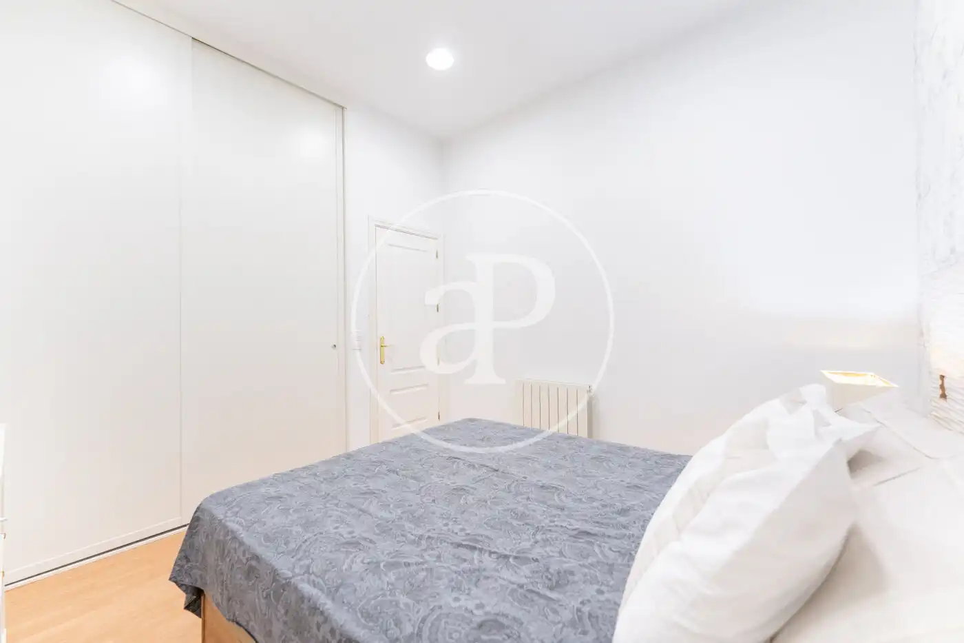 Bedroom of Flat for rent in Madrid  with Air Conditioner, Heating and Private garden