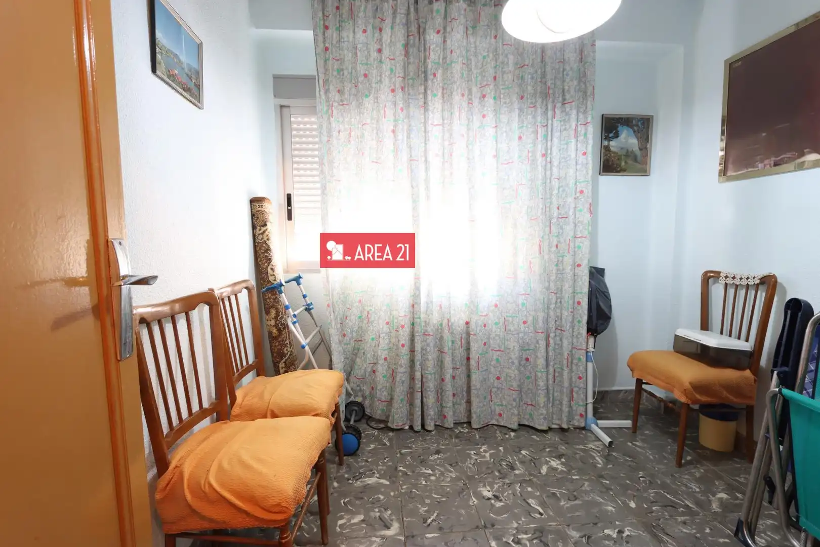 Piso en venta en La Pobla de Vallbona con Balcón