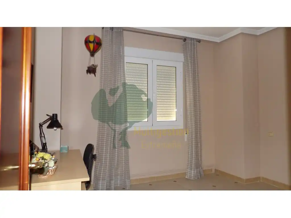 Habitación de Casa adosada en venta en Cáceres