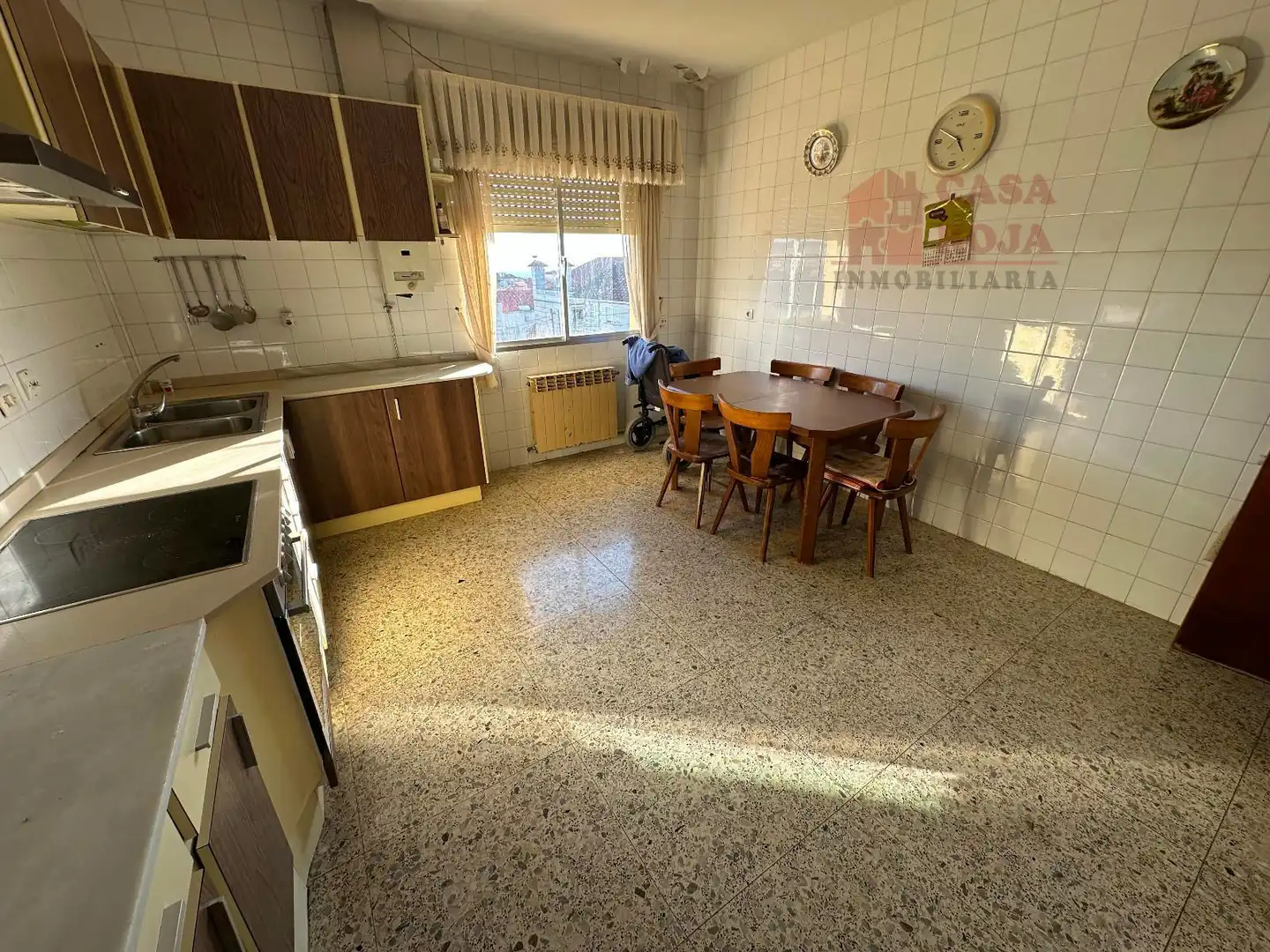 Cuina de Casa o xalet en venda en Cangas  amb Calefacció, Terrassa i Traster