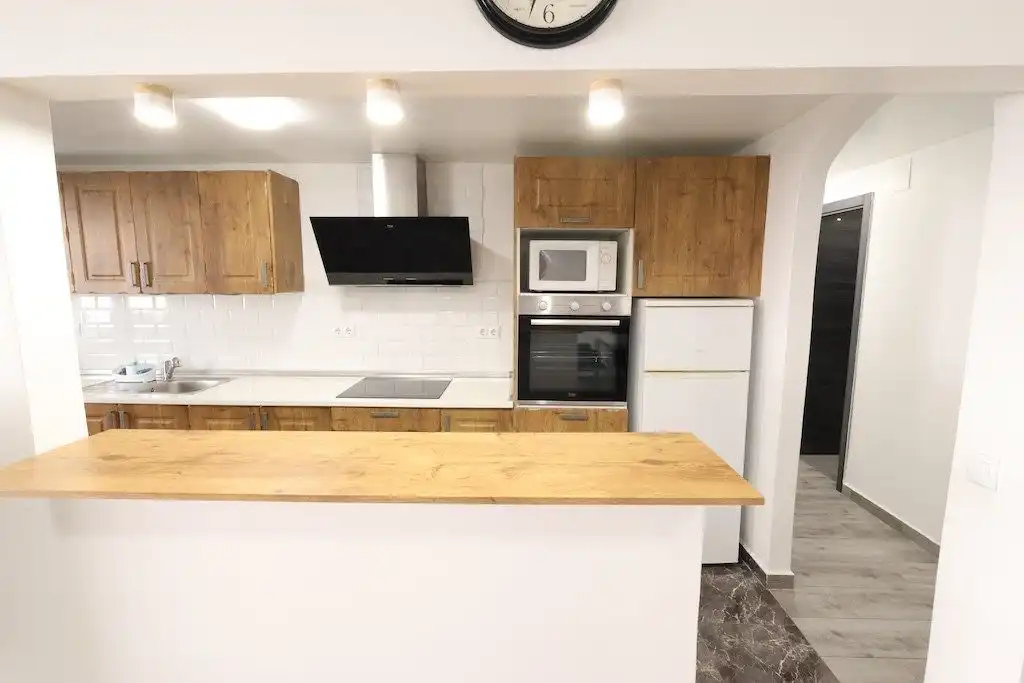 Cuina de Apartament en venda en Torrevieja amb Terrassa i Piscina comunitària