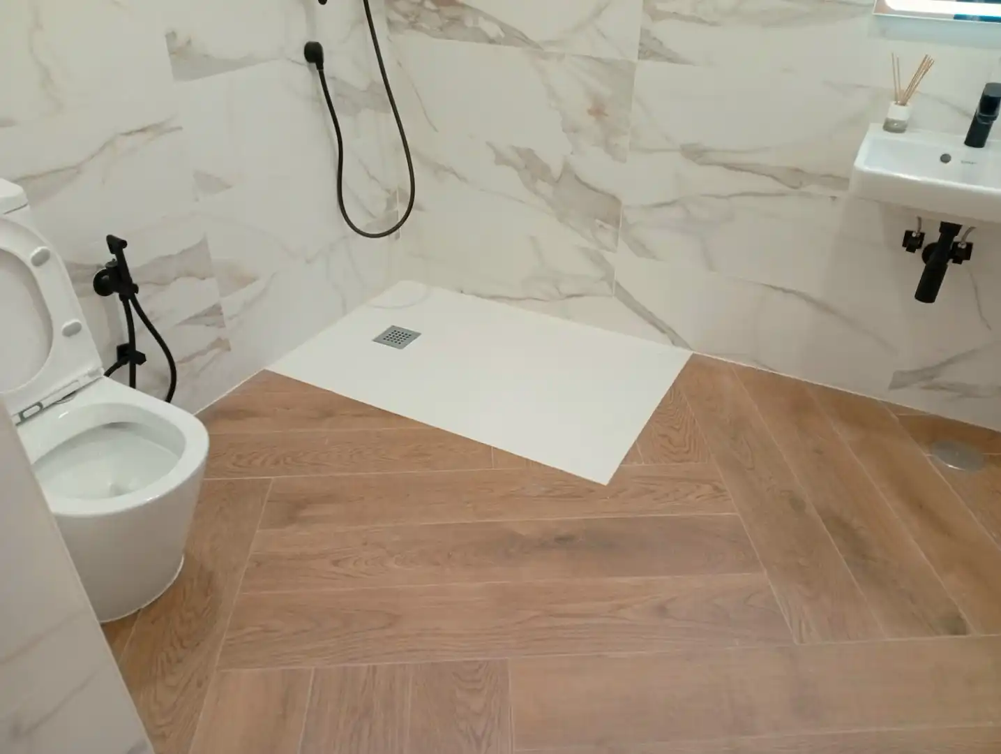 Badezimmer von Wohnungen zum Verkauf in Gijón  mit Heizung, Ofen und Waschmaschine