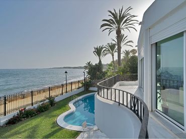 Detached house with pool to rent in Milla de Oro