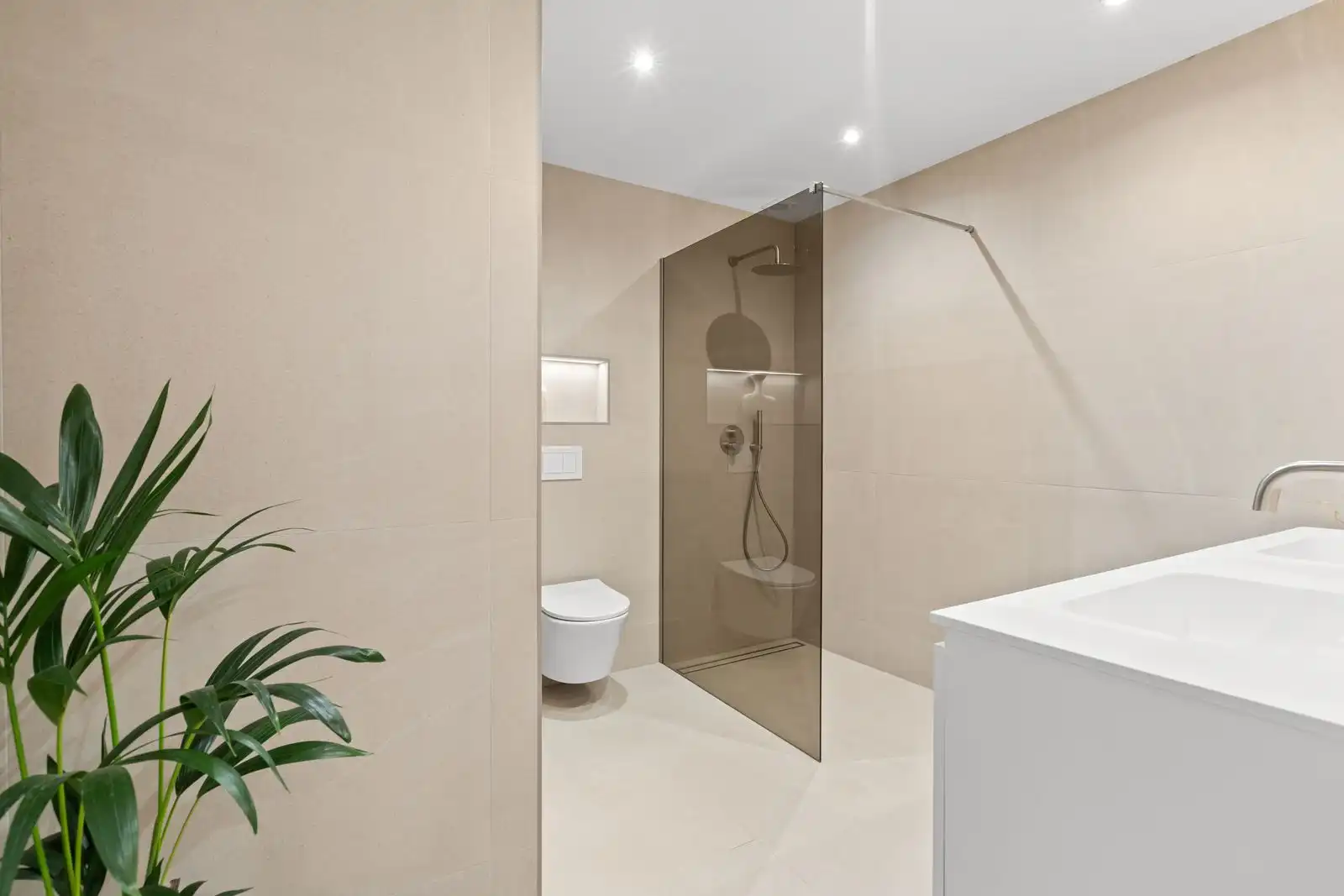 Baño de Apartamento en venta en Marbella con Terraza, Trastero y Amueblado