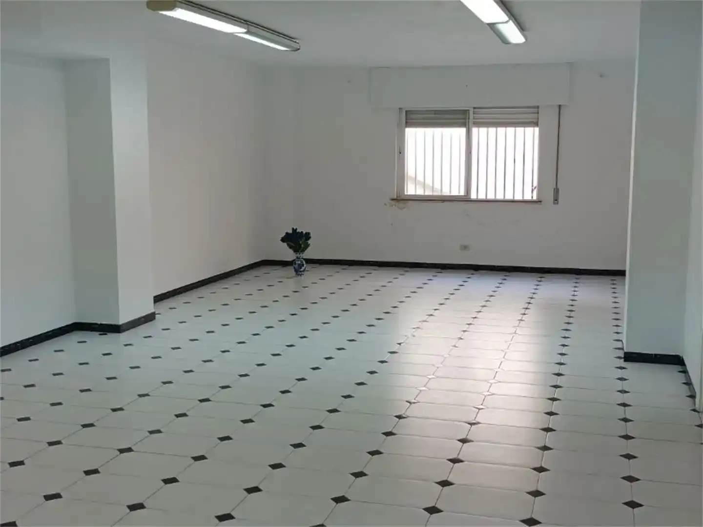 Commercial properties for sale in Noia