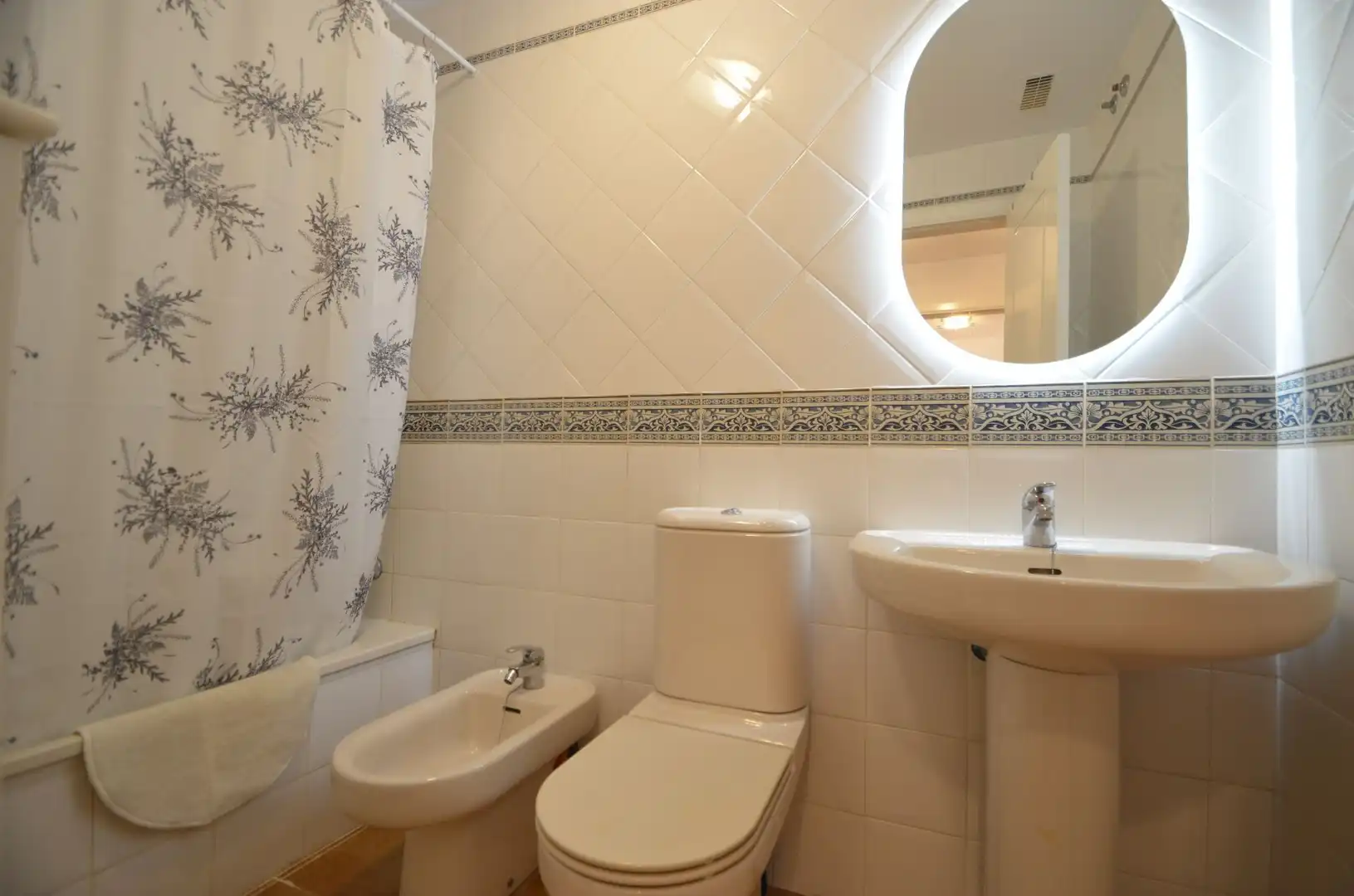 Baño de Apartamento en venta en Ayamonte con Aire acondicionado, Terraza y Piscina comunitaria