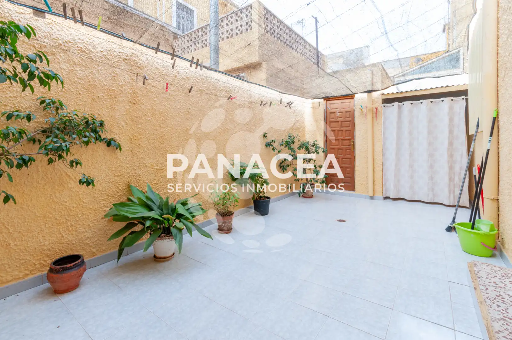 Terrassa de Casa o xalet en venda en Roquetas de Mar amb Aire condicionat, Jardí privat i Moblat