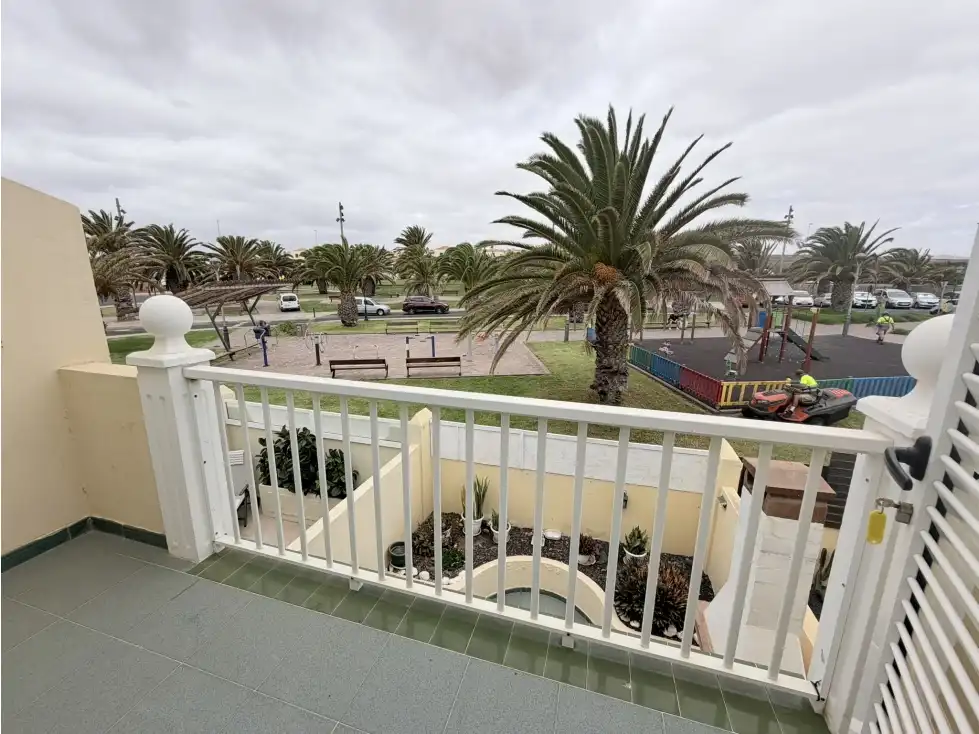 Vista exterior de Dúplex en venta en Caleta de Fuste