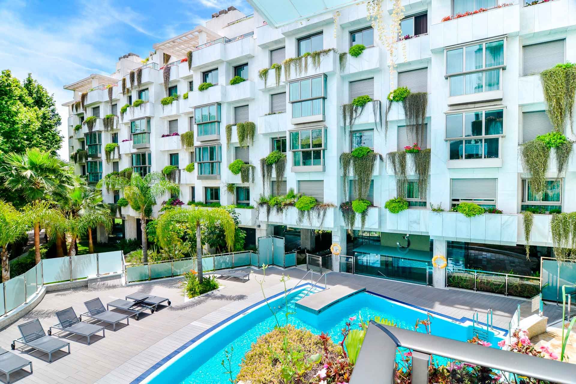 Swimming pool of Apartment to rent in Marbella  with Air Conditioner, Heating and Terrace