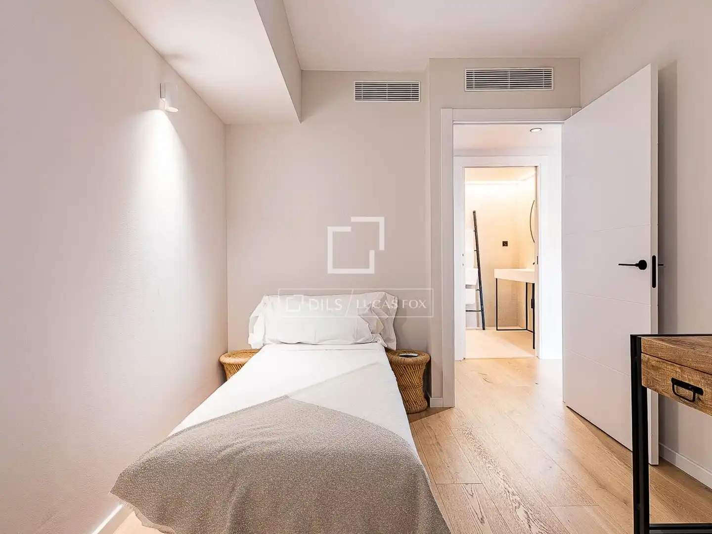Habitación de Piso en venta en Barcelona con Aire acondicionado, Terraza y Balcón