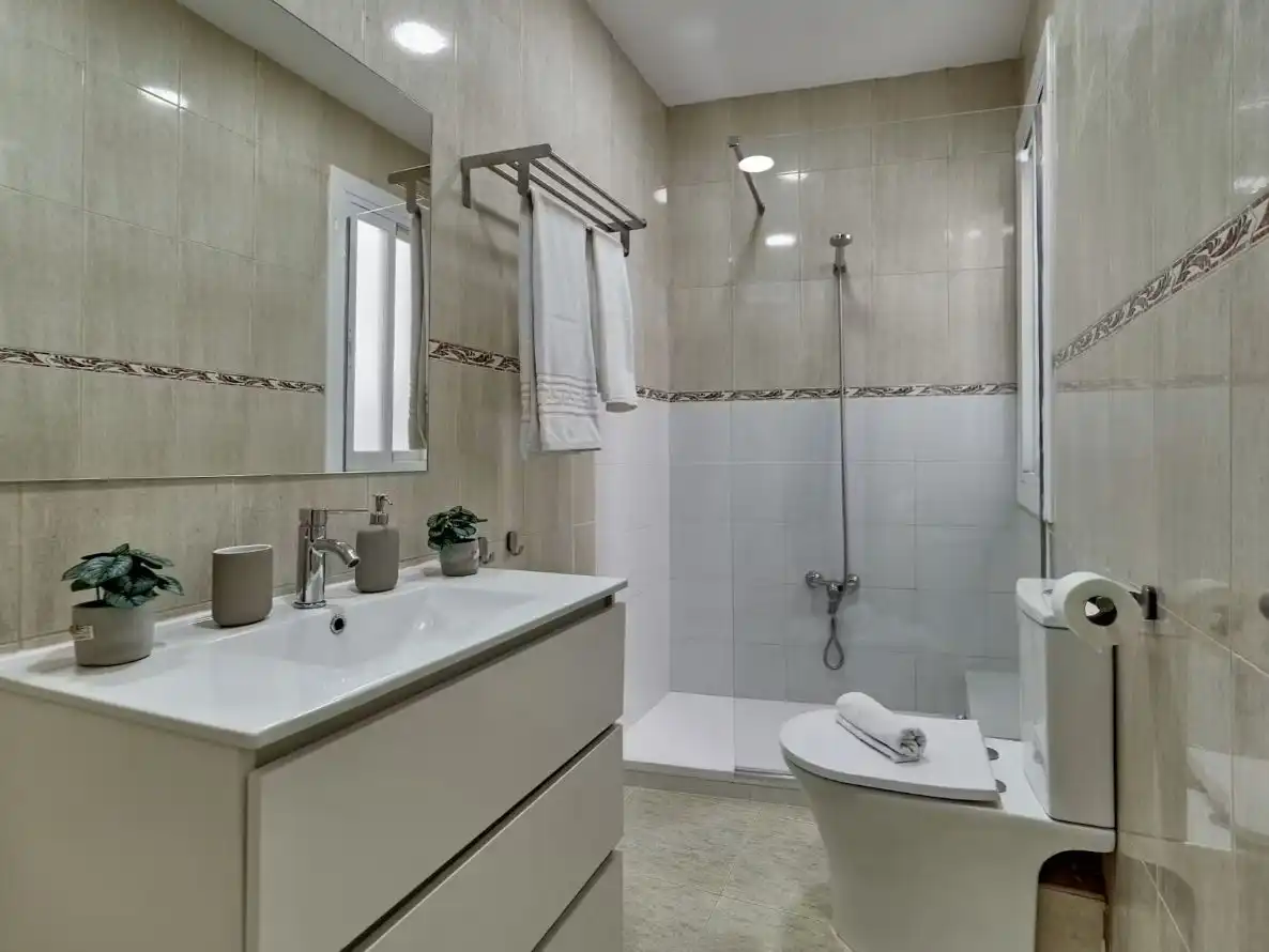 Bathroom of Flat for rent in Príncep de Viana - Clot -Xalets Humbert Torres