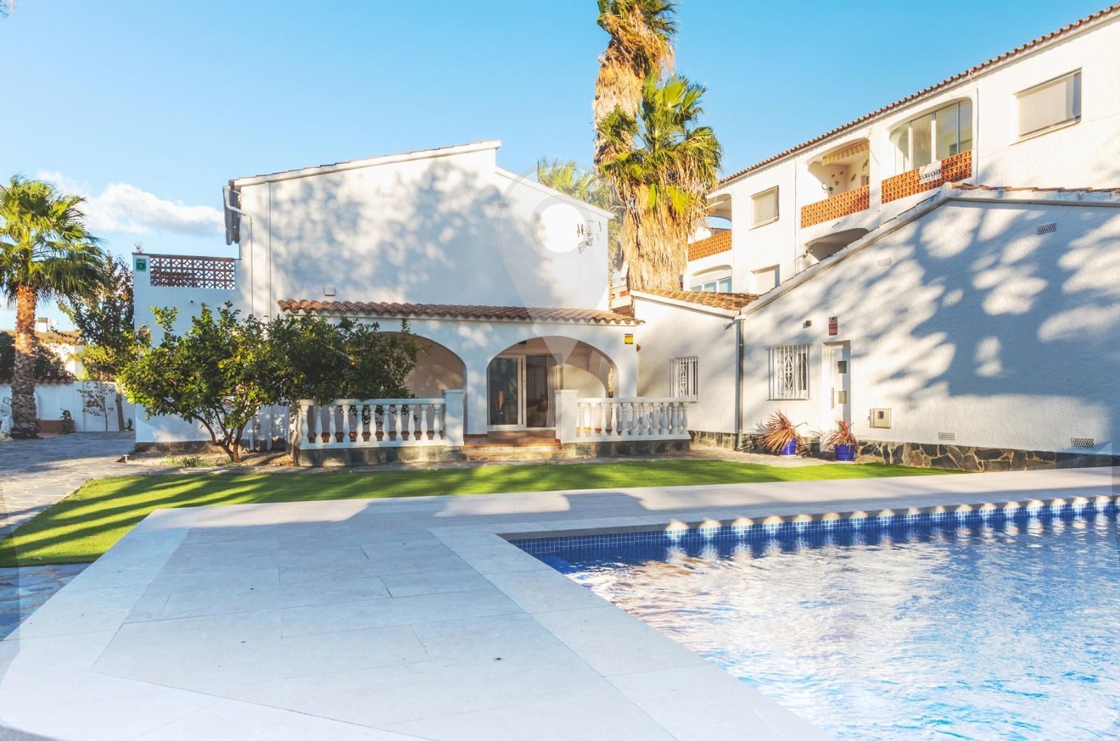 Garden of Flat for sale in Empuriabrava  with Air Conditioner, Heating and Swimming Pool