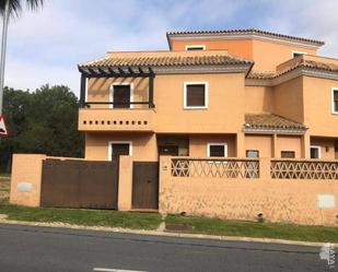 Vista exterior de Casa adosada en venda en Aljaraque amb Aire condicionat, Terrassa i Balcó