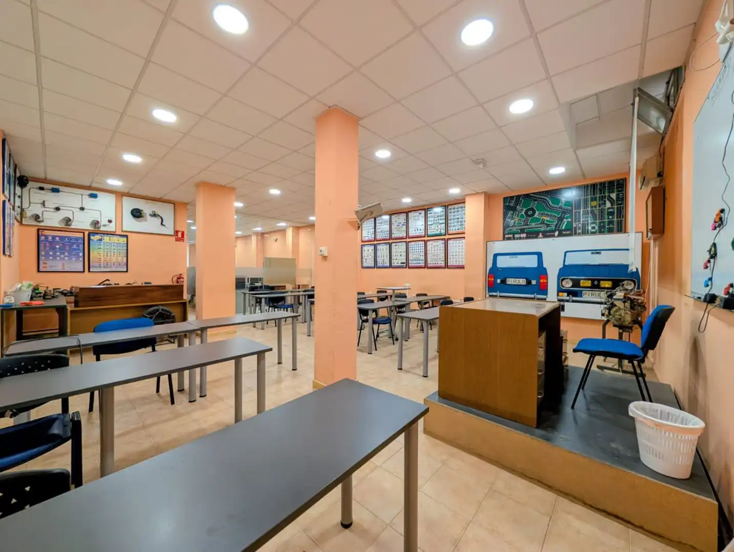 Locale commerciale in affitto a Loja