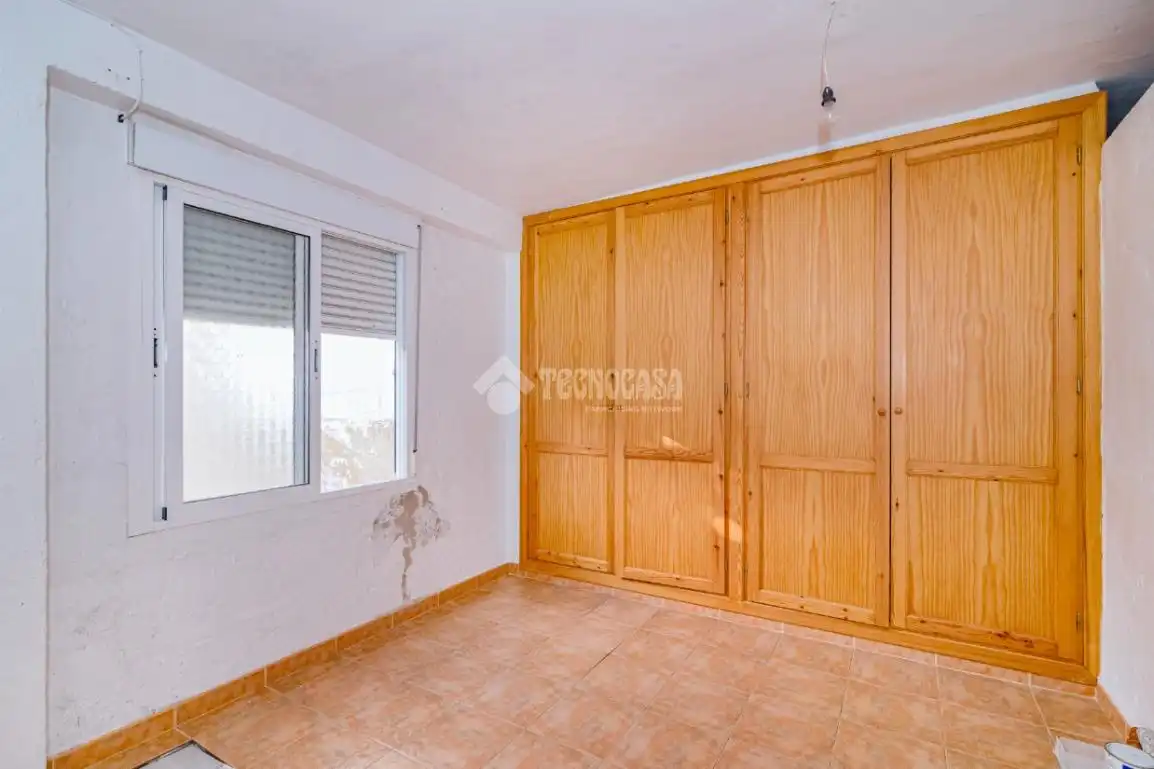Habitación de Casa adosada en venta en Loja con Amueblado y Balcón