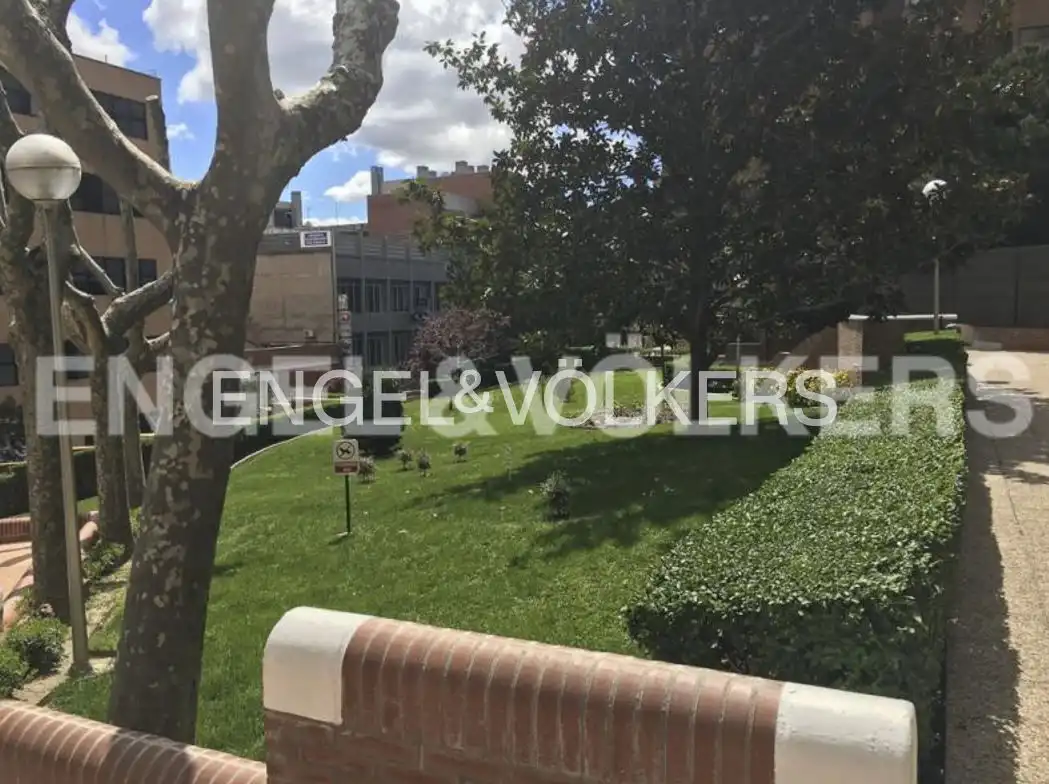 Vista exterior de Pis de lloguer en Madrid amb Aire condicionat, Calefacció i Jardí privat