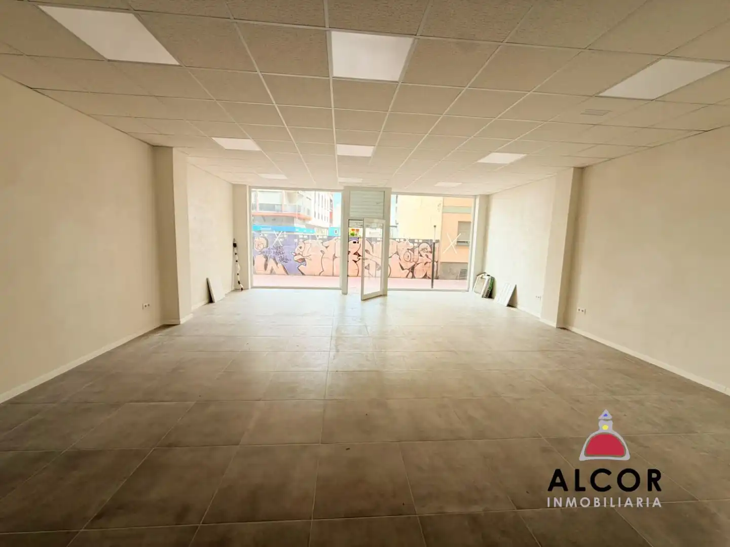 Local comercial en alquiler en Pueblo, imagen 2