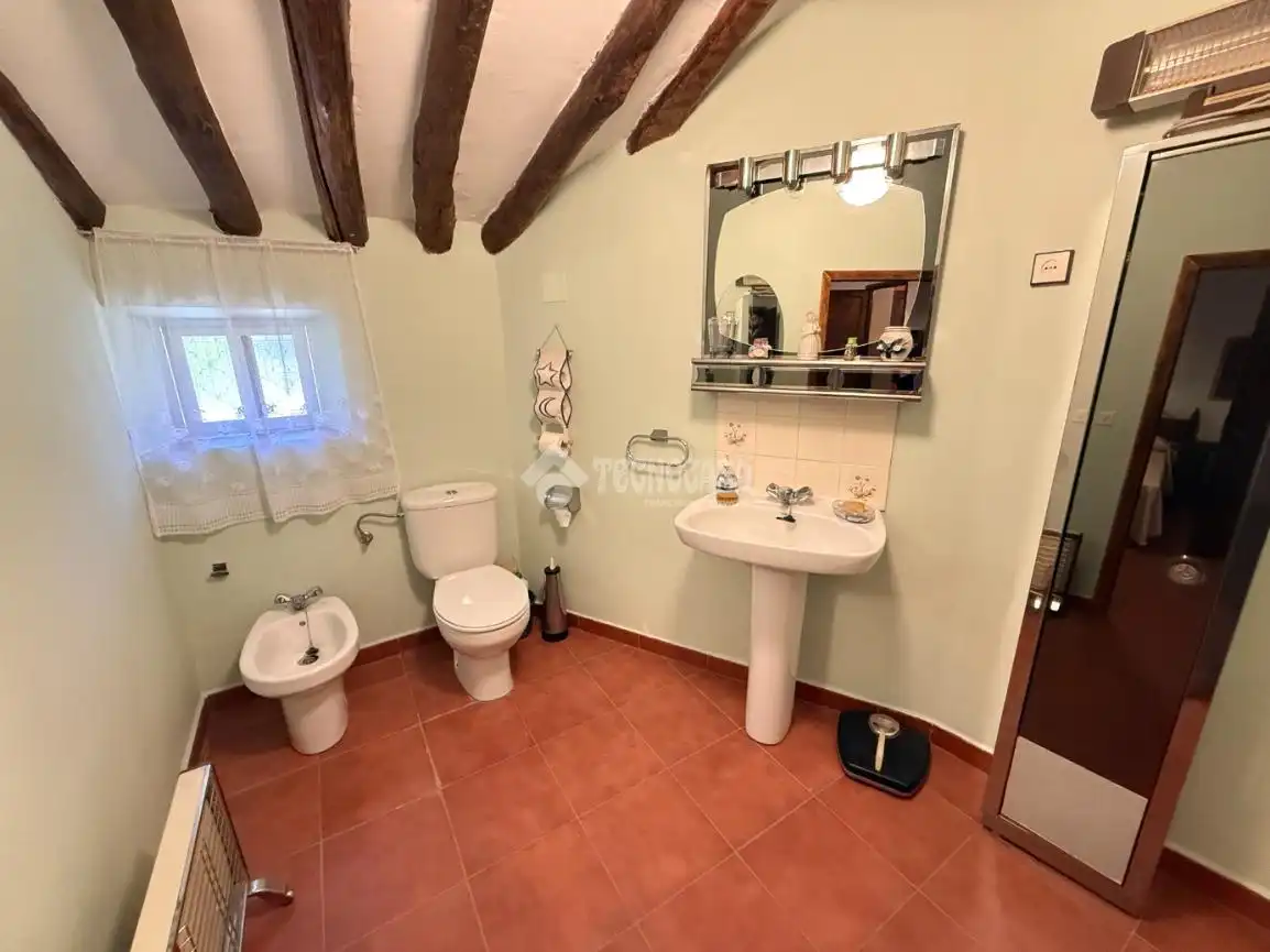 Baño de Casa adosada en venta en Lucillos con Aire acondicionado y Calefacción
